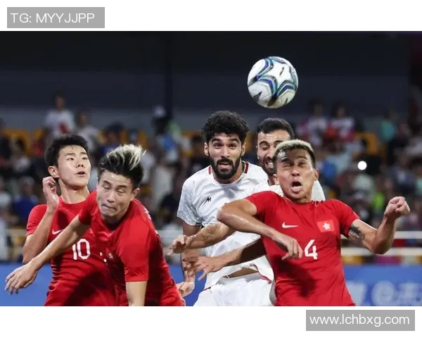 中国队与伊朗足球激战正酣谁能在亚洲赛场上笑到最后